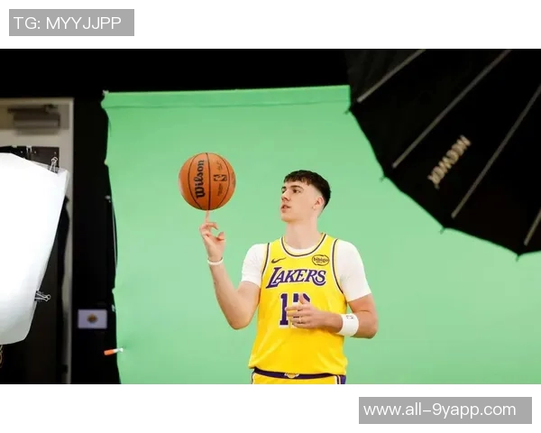 森林狼球迷热议拉拉维亚表现华子也在寻问12号球员身份